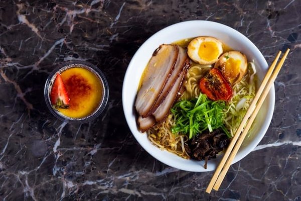 How to Prepare Authentic Japanese Ramen with a Rich Pork Bone Broth?